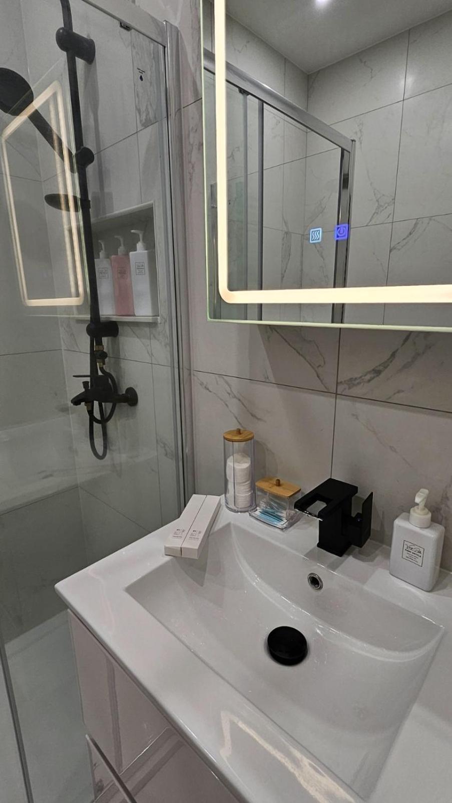 Studio Penthouse Lumineux Avec Grande Terrasse De 40M2 Βρυξέλλες Εξωτερικό φωτογραφία